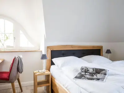 Ein Bett oder Betten in einem Zimmer der Unterkunft Reetdachhaus in Fuhlendorf mit Sauna nahe Bodden