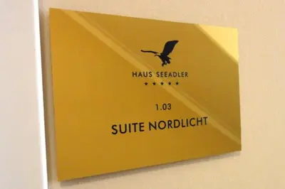 Ein Zertifikat, Auszeichnung, Logo oder anderes Dokument, das in der Unterkunft Residenz am Hafen Suite Nordlicht ausgestellt ist