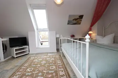 Ein Bett oder Betten in einem Zimmer der Unterkunft Residenz am Hafen Suite Boddenkieker