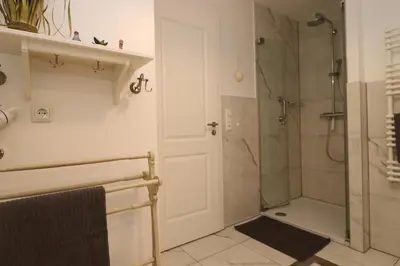 Ein Badezimmer in der Unterkunft Residenz am Hafen Suite Boddenkieker