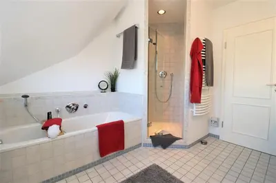 Ein Badezimmer in der Unterkunft Birkenhof App 09, Schmugglerblick