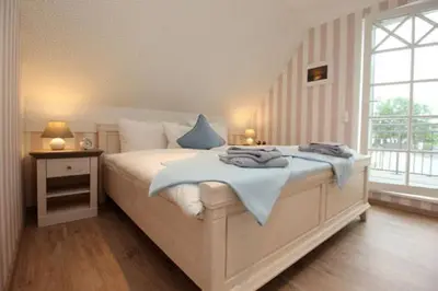 Ein Bett oder Betten in einem Zimmer der Unterkunft Am Lütten Bagen Haus Darßzauber