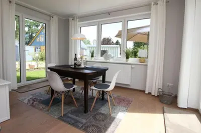 Küche/Küchenzeile in der Unterkunft Ferienhäuser Ferienhaus, Uns Boddenhuesing