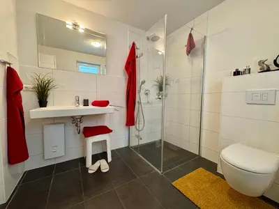 Ein Badezimmer in der Unterkunft Aquamarin Ostseetraumsuite 01