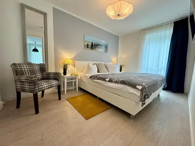 Ein Bett oder Betten in einem Zimmer der Unterkunft Aquamarin Ostseetraumsuite 05