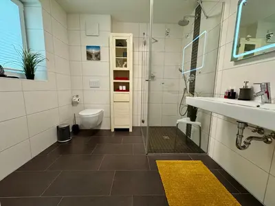 Ein Badezimmer in der Unterkunft Aquamarin Ostseetraumsuite 05