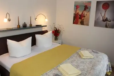 Ein Bett oder Betten in einem Zimmer der Unterkunft Aquamarin Ostseetraumsuite 08
