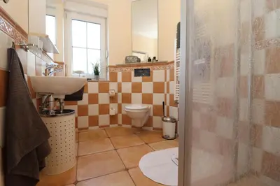 Ein Badezimmer in der Unterkunft Haus Nastassja App 03