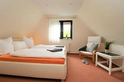 Ein Bett oder Betten in einem Zimmer der Unterkunft Ferienhäuser Strandhaus Leo