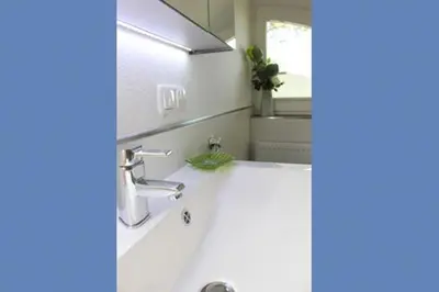 Ein Badezimmer in der Unterkunft Strandhaus Strandhaus, App 02