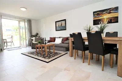 Ein Sitzbereich in der Unterkunft Bickbeeren Schweiz Villa Amalia, App 02