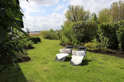 Ein Garten an der Unterkunft Alter Krug App 06