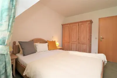 Ein Bett oder Betten in einem Zimmer der Unterkunft Alter Krug App 21