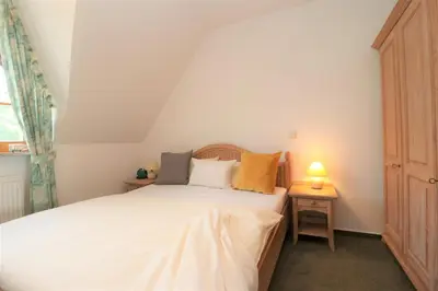 Ein Bett oder Betten in einem Zimmer der Unterkunft Alter Krug App 21