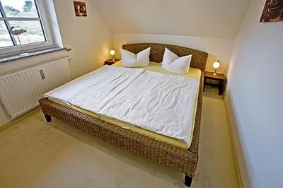 Ein Bett oder Betten in einem Zimmer der Unterkunft Schmugglerhus App 2 6 Luv und Lee