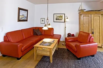 Ein Sitzbereich in der Unterkunft Schmugglerhus App 2 6 Luv und Lee
