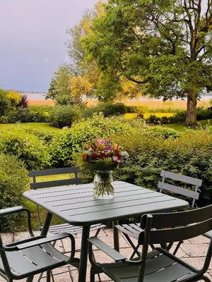 Ein Garten an der Unterkunft Schmugglerhus App 2 8 Zeese