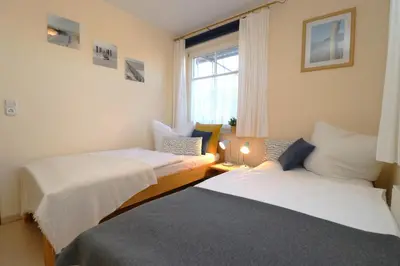 Ein Bett oder Betten in einem Zimmer der Unterkunft Boddenparadies App 03 