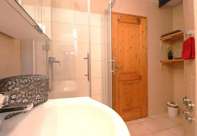 Ein Badezimmer in der Unterkunft Boddenparadies App 03 