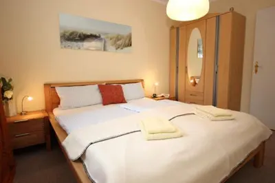 Ein Bett oder Betten in einem Zimmer der Unterkunft Mühlenweg, App 01