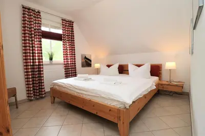 Ein Bett oder Betten in einem Zimmer der Unterkunft Residenz am Haferland App 03, Abendsonne