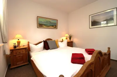 Ein Bett oder Betten in einem Zimmer der Unterkunft Am Leuchfeuer Haus Seeblick, App 03