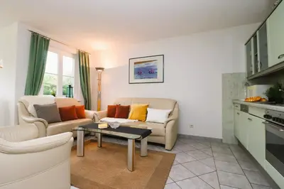 Küche/Küchenzeile in der Unterkunft Am Leuchfeuer Haus Seeblick, App 03