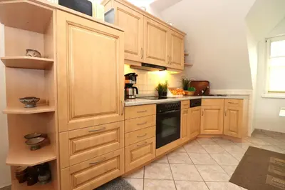 Küche/Küchenzeile in der Unterkunft Am Leuchfeuer Haus Seeblick, App 04
