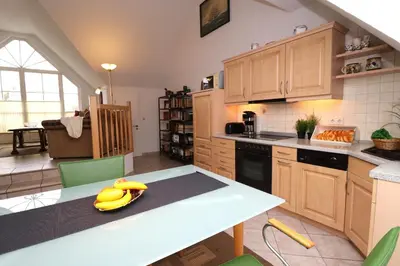 Küche/Küchenzeile in der Unterkunft Am Leuchfeuer Haus Seeblick, App 04