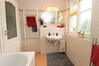 Ein Badezimmer in der Unterkunft Am Leuchfeuer App 08