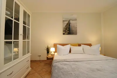Ein Bett oder Betten in einem Zimmer der Unterkunft Am Park, App Dünennest