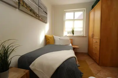 Ein Bett oder Betten in einem Zimmer der Unterkunft Am Park, App Dünennest