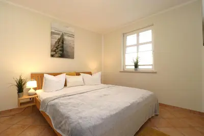 Ein Bett oder Betten in einem Zimmer der Unterkunft Am Park, App Dünennest