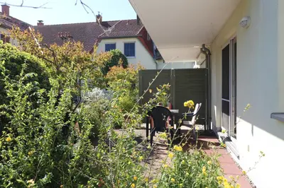 Ein Garten an der Unterkunft Altes Wasserwerk App 02