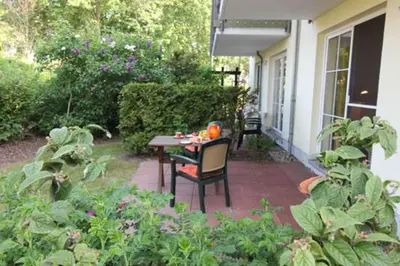 Ein Garten an der Unterkunft Altes Wasserwerk App 03