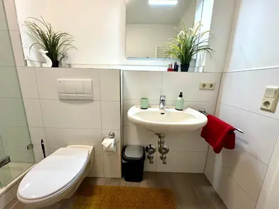 Ein Badezimmer in der Unterkunft Birkenhof App 28, Backbord
