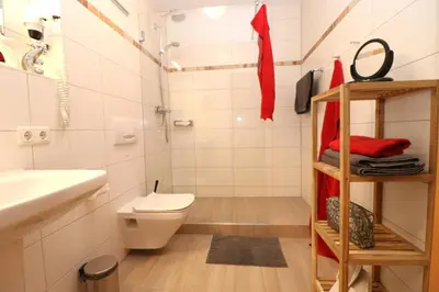 Ein Badezimmer in der Unterkunft Oewern Diek App 02