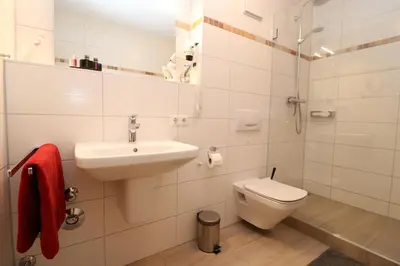Ein Badezimmer in der Unterkunft Oewern Diek App 02