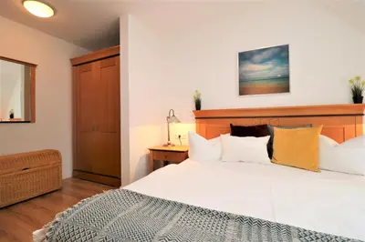 Ein Bett oder Betten in einem Zimmer der Unterkunft Oewern Diek App 55