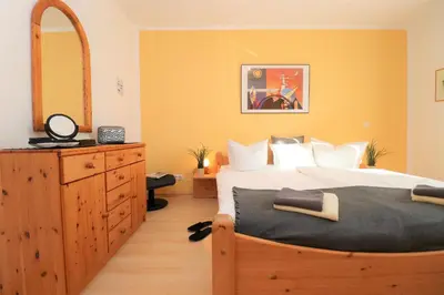 Ein Bett oder Betten in einem Zimmer der Unterkunft Wohnpark Schmiedestraße App 16