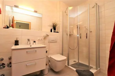 Ein Badezimmer in der Unterkunft Oewern Diek Appartement 41